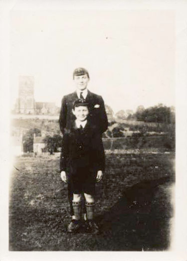 Osmond with brother Ralph behind in Doitwich in the early 1920s